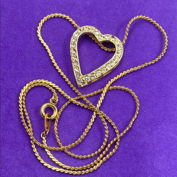 💛 Gold Plated Crystal Heart Pendant Necklace - Picture 3 of 6